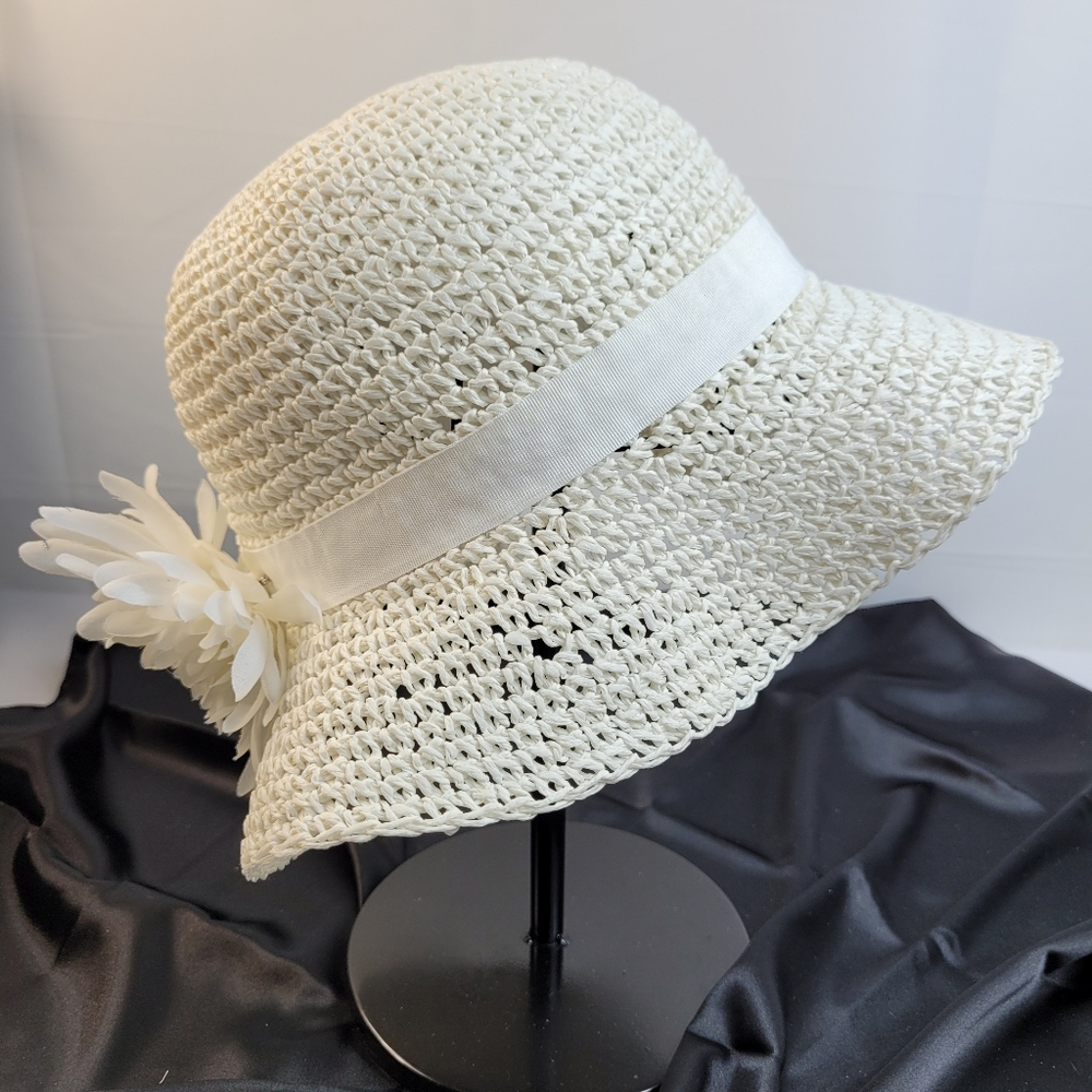 Chic Cream Crochet Hat with Floral Detail